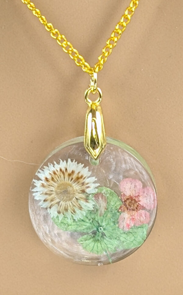 Shop Wyoming Round Pressed Flowers Necklace